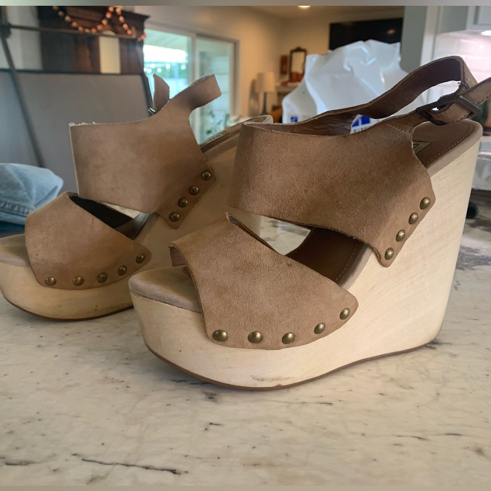 Steve Madden platform wedge. Womens size 6